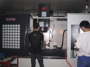 赤壁蒲圻起重機械加工中心操作圖展。